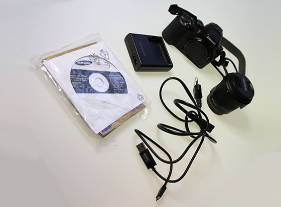 Samsung NX20 Unboxed