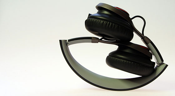 Jabra-Revo-Wireless-Ingeklapt