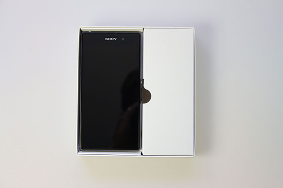 Sony-Xperia-Z1-Unboxing-2
