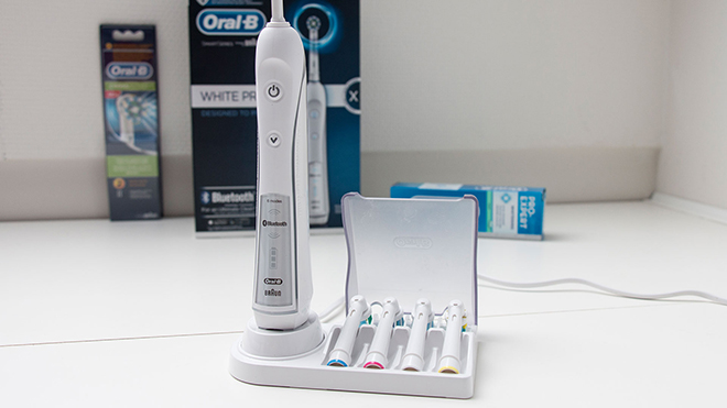 Oral-B-White-Pro-7000-Cradle