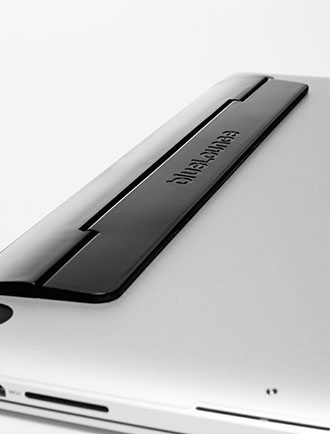Bluelounge-Kickflip-MacBook-Pro-Plat