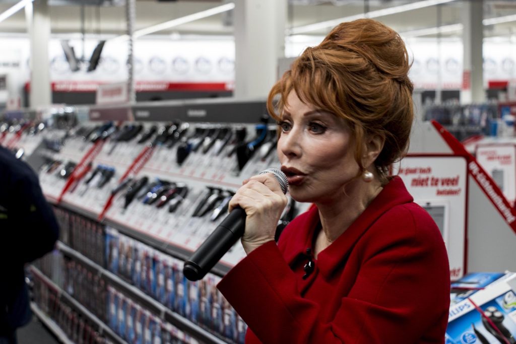 Marijke Helwegen bij Media Markt Duiven