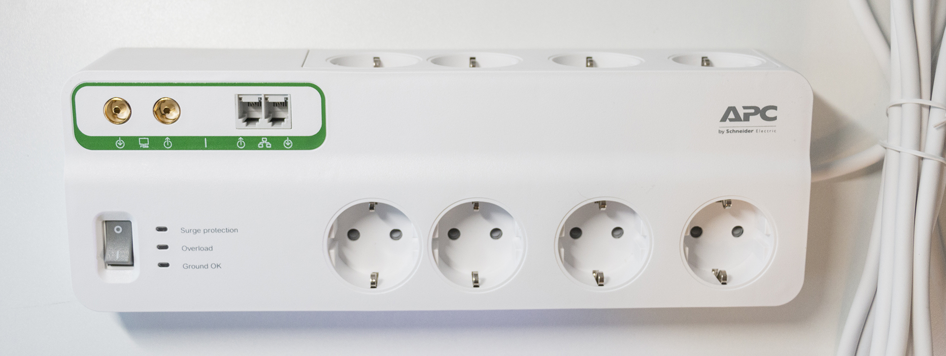 uitspraak over het algemeen heel Review: APC PMF83VT Surge Protector (Stekkerdoos met  overspanningsbeveiliging) - GadgetGear.nl