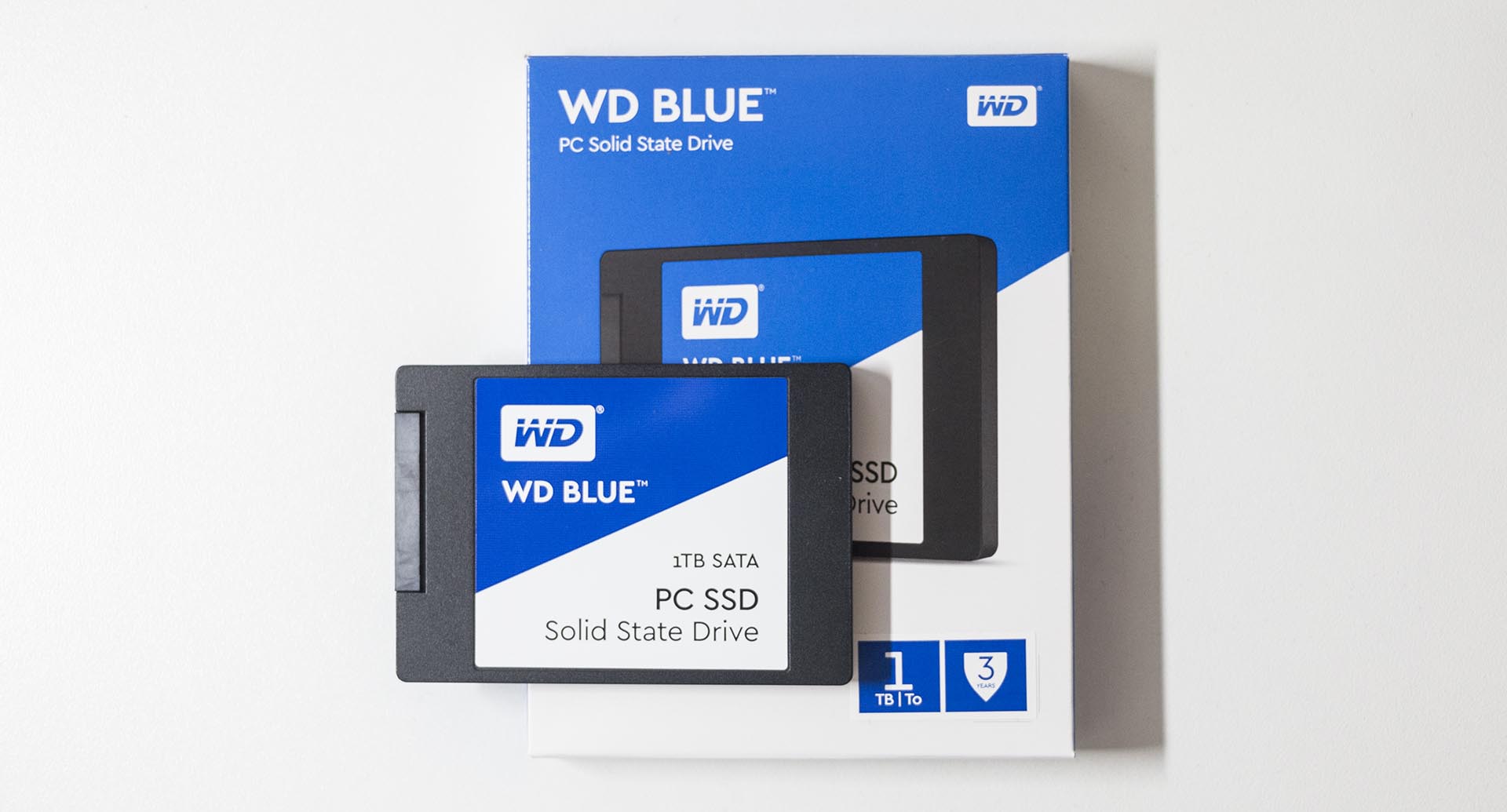 WD Blue WDS100T1B0A Packshot
