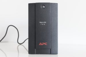 APC BX700U-GR Backup Batterij Voorkant
