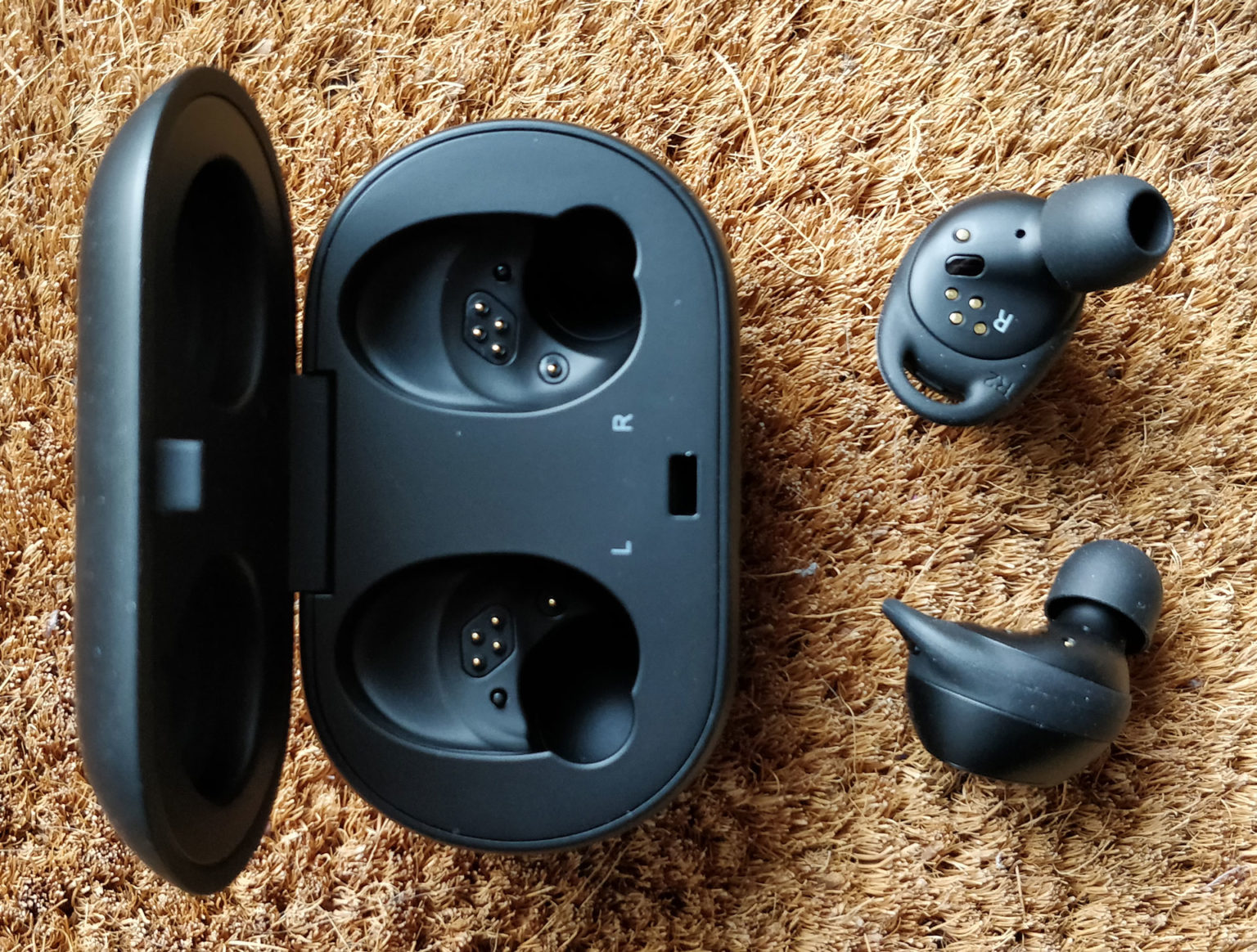 samsung gear iconx 18