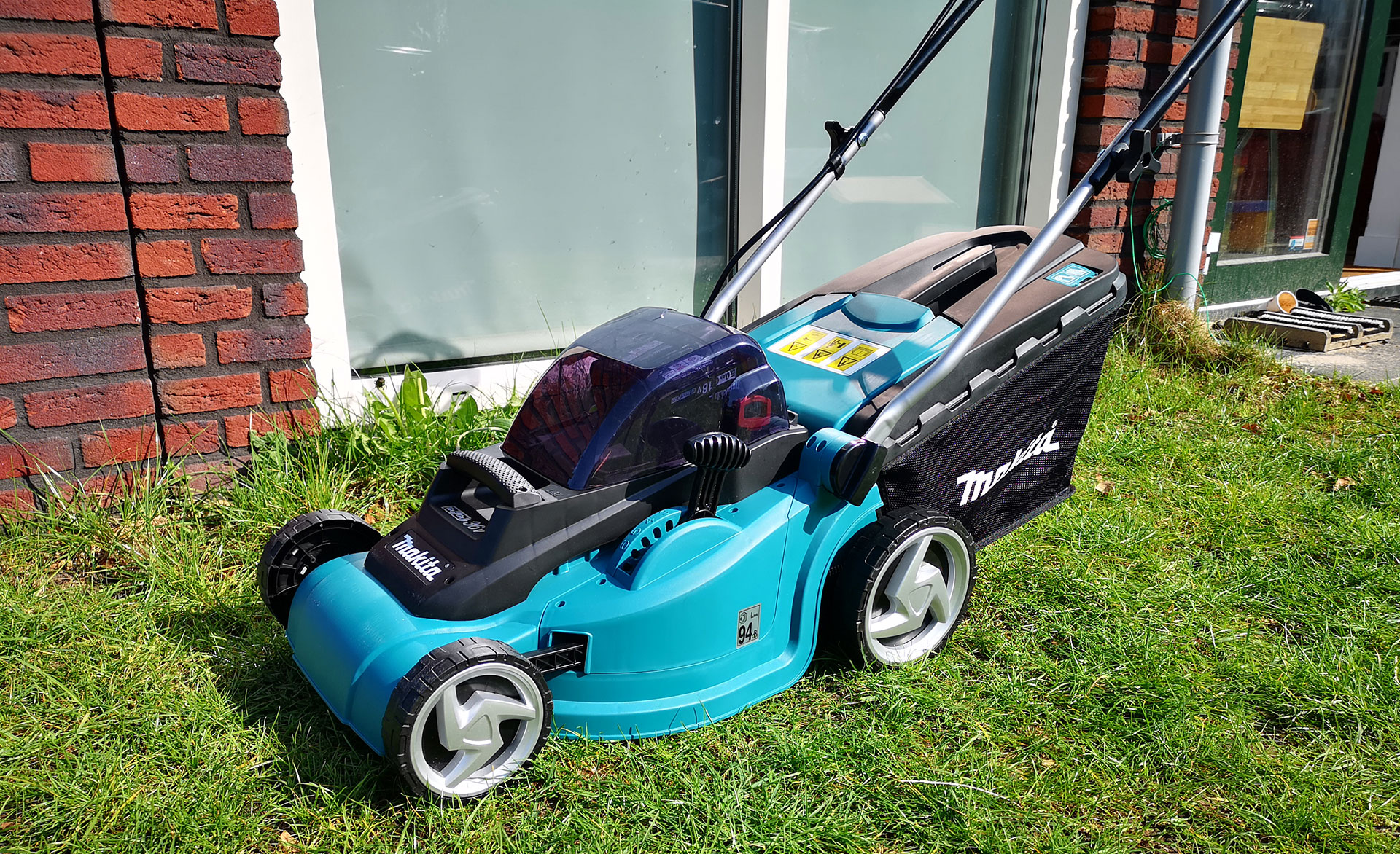 Review Makita DLM380 accu grasmaaier GadgetGear