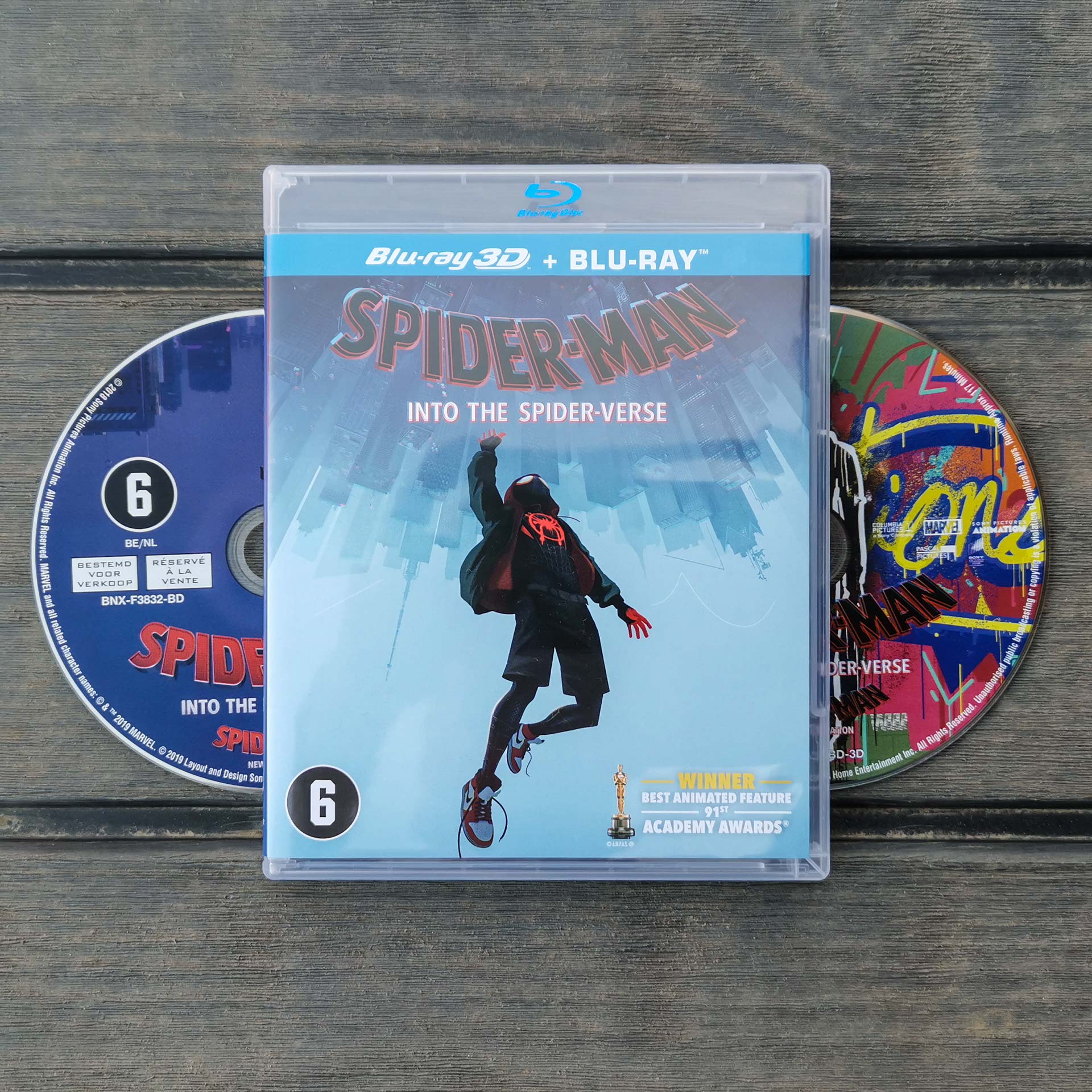 Spider-Man - Into the Spiderverse Packshot
