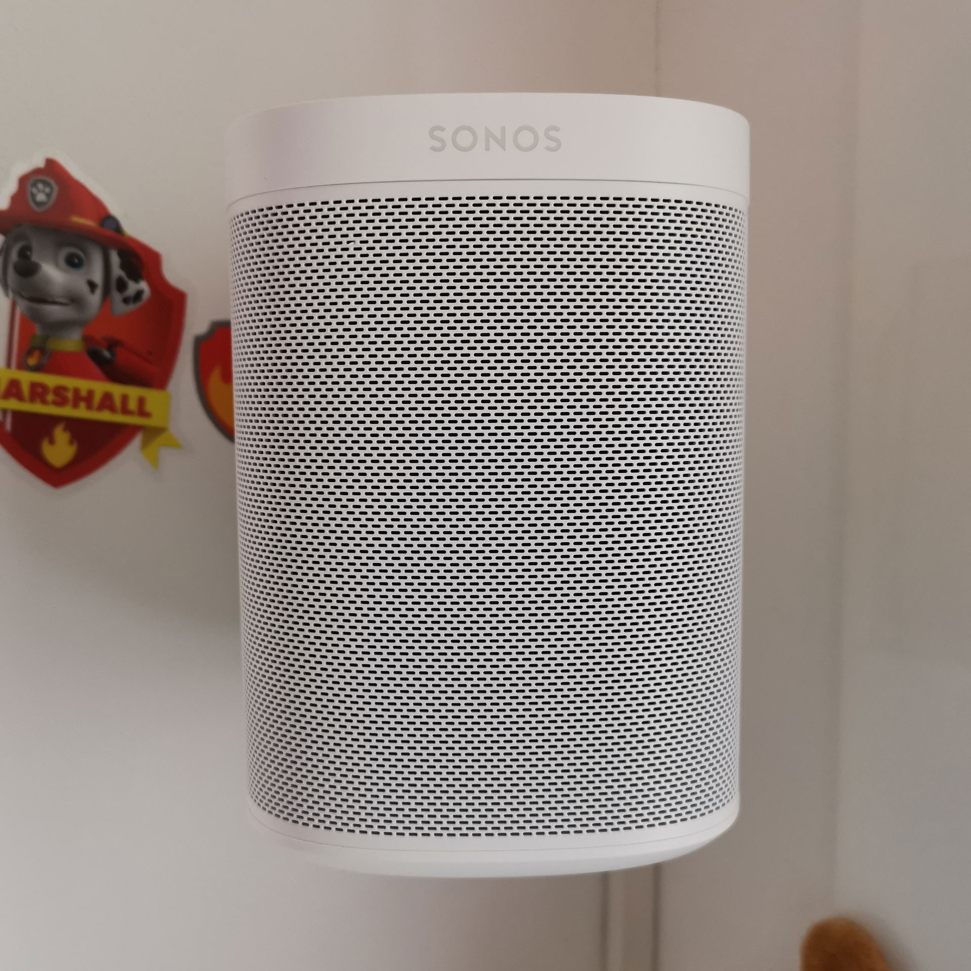 Vogel's Wall Mount for Sonos One & Play:1 Sonos One Hangend