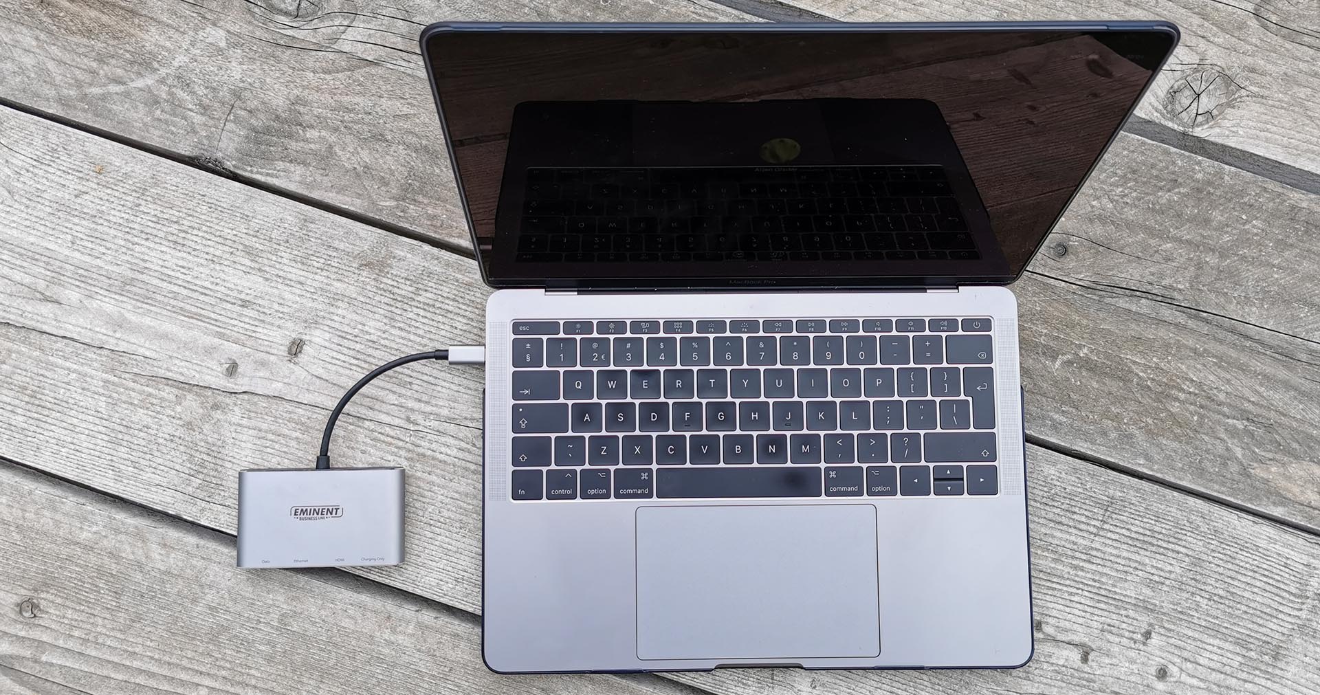 Eminent Business Line Type-C Multiport Dock met Apple MacBook Pro