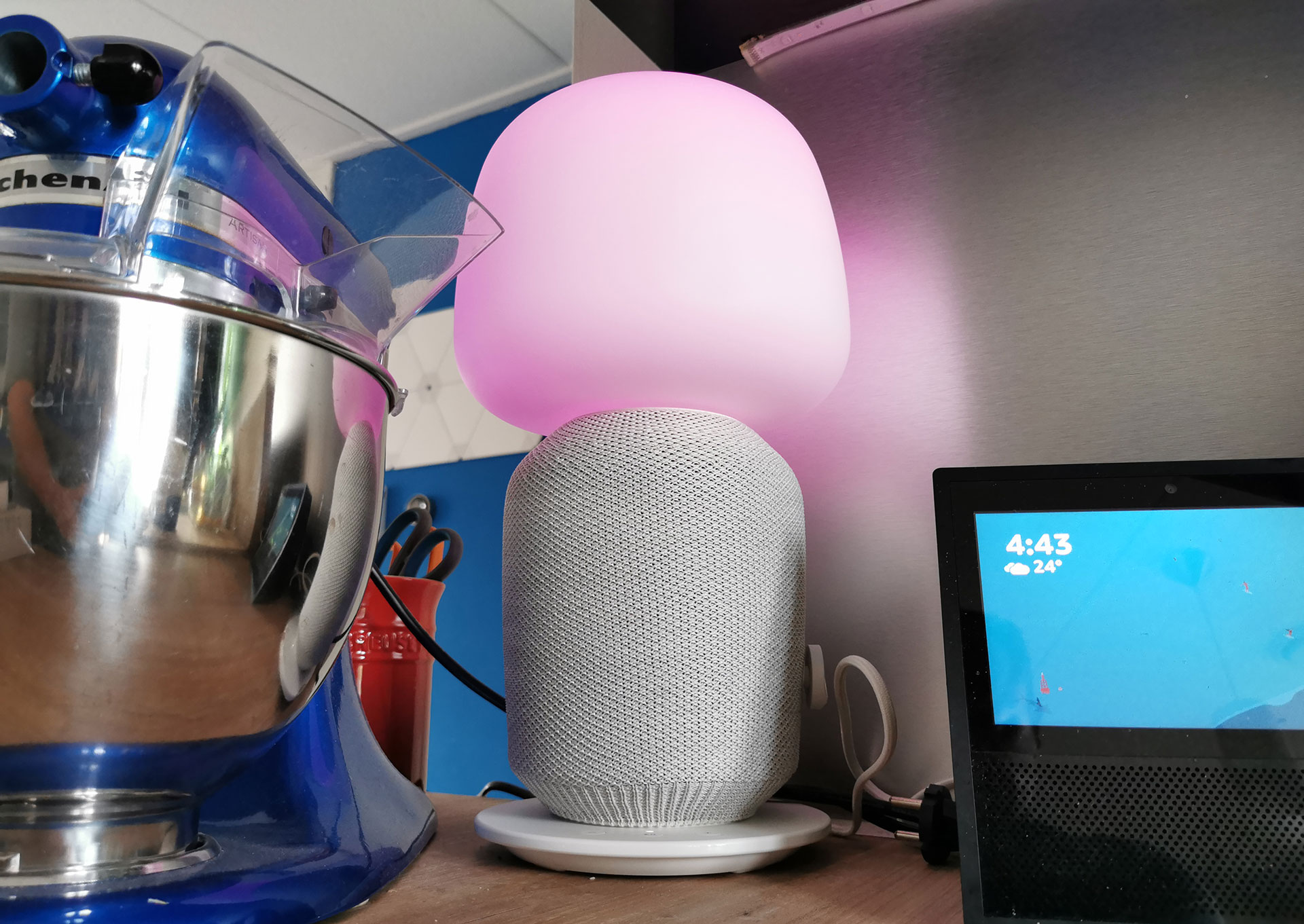 Ikea Sonos Symfonisk Tafellamp met Tradfri lamp aan