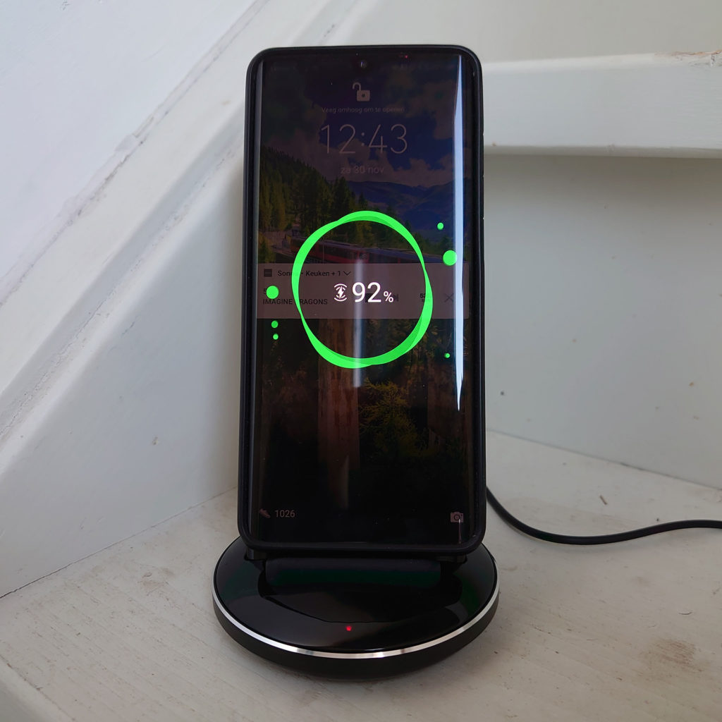 Momax Q Power Pro met Huawei P30 Pro
