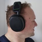 Steelseries Arctis 9X op het hoofd