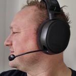 Steelseries Arctis 9X op het hoofd