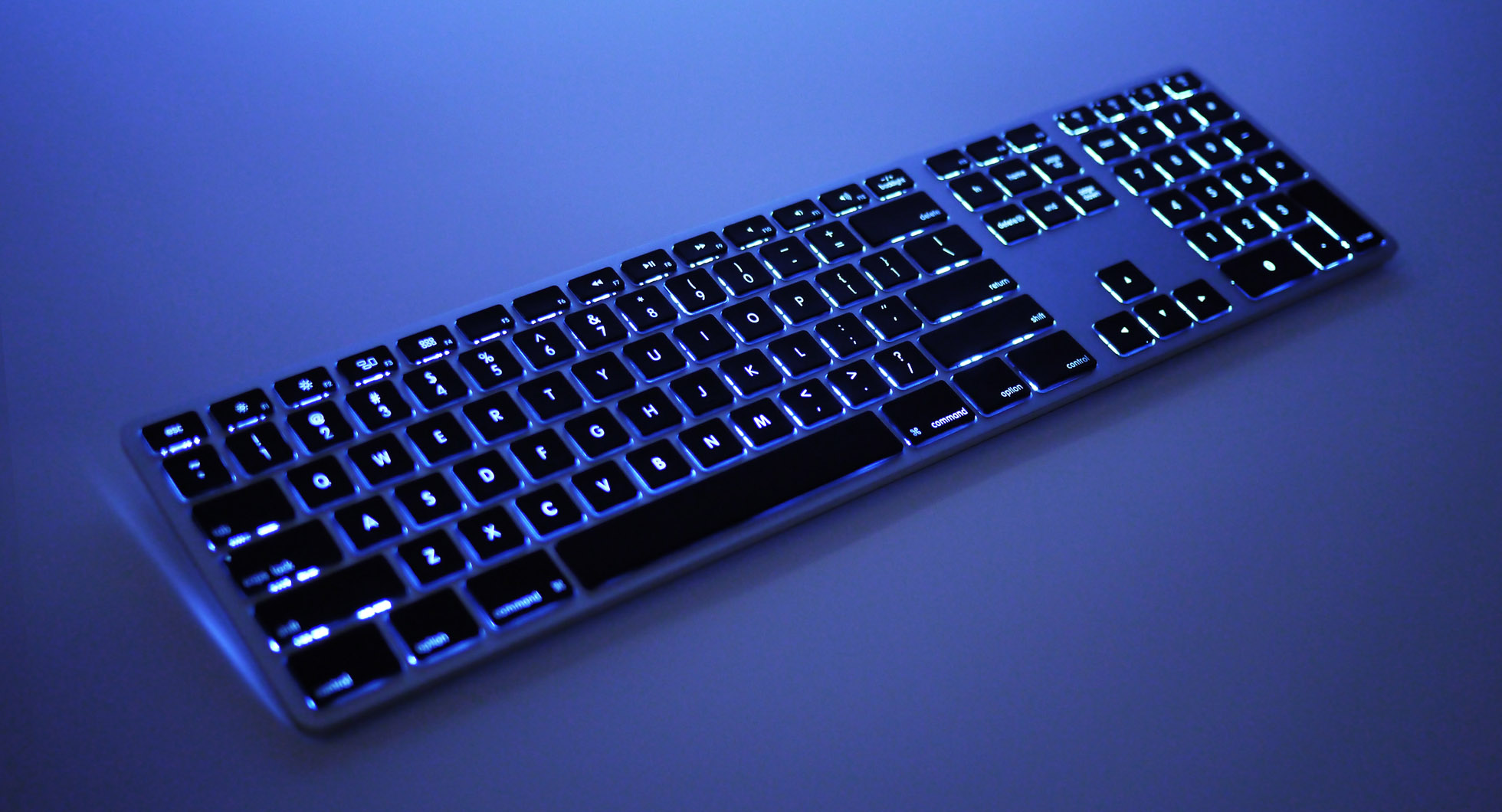 Review: verlicht draadloos toetsenbord voor Mac, Windows, iOS en Android. - GadgetGear.nl