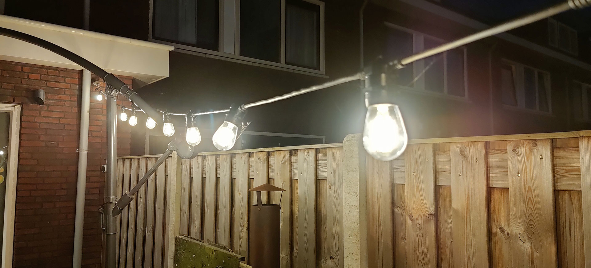 DreamLED Outdoor LED String OLS-810 in de nacht