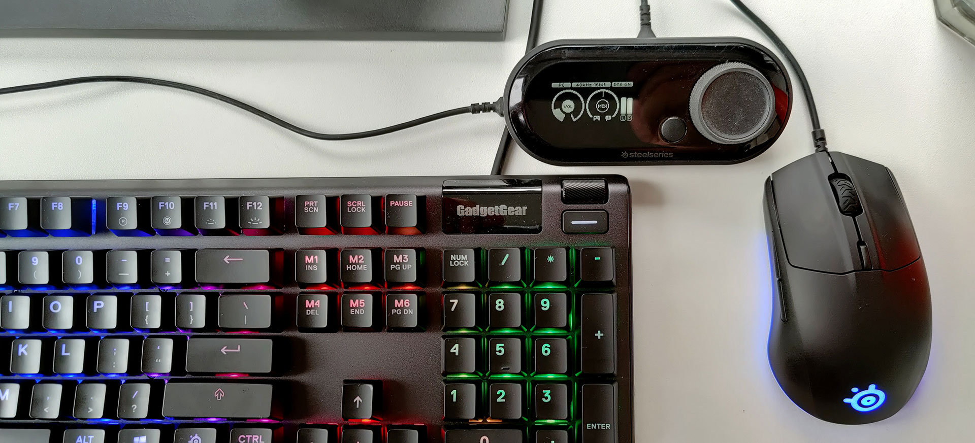 SteelSeries Apex 5 met SteelSeries Rival 3