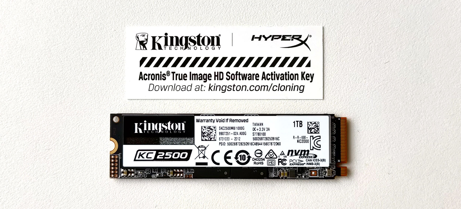 Kingston KC2500 1TB NVMe SSD uitgepakt