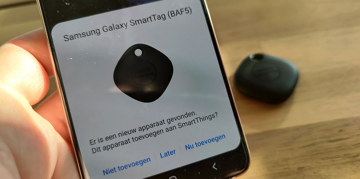 Samsung Galaxy S21 met de Samsung Galaxy SmartTag