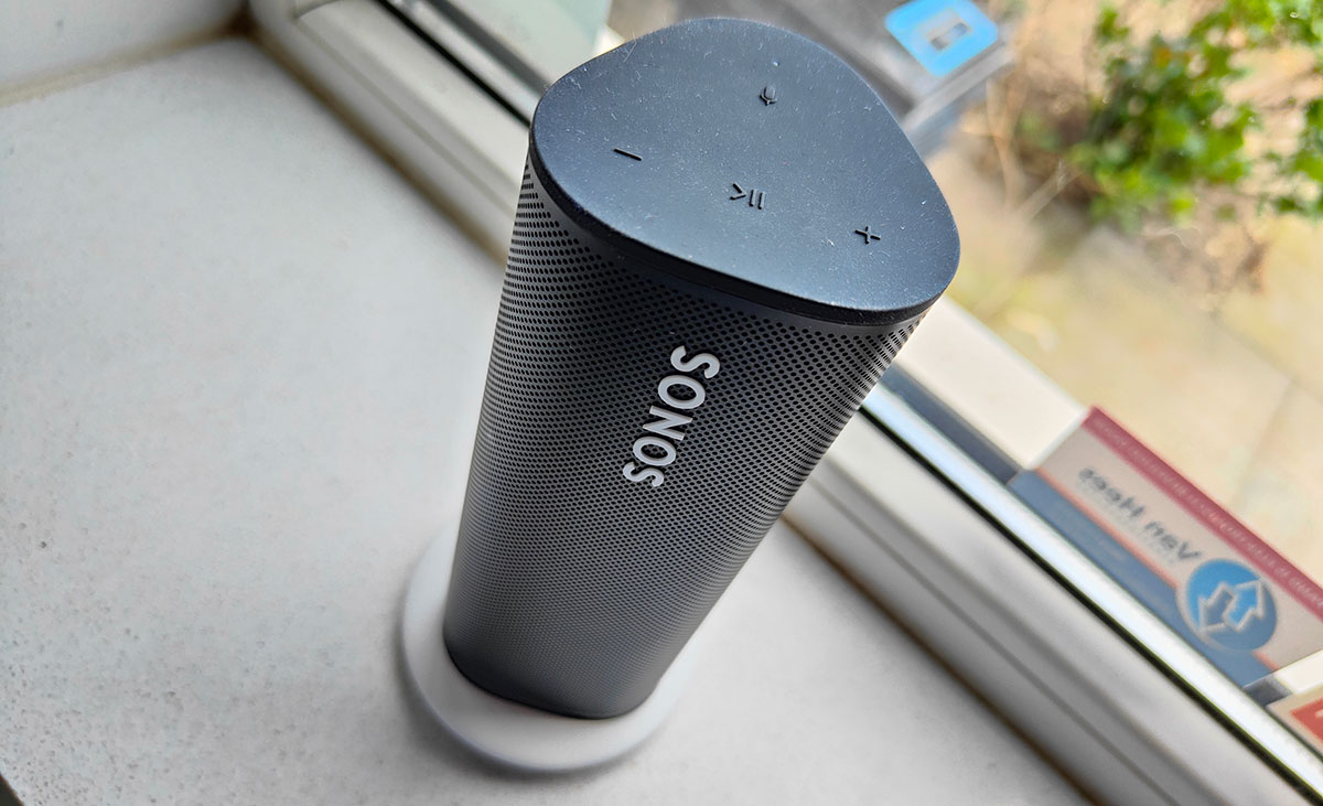 Sonos Roam op een Huawei Qi lader