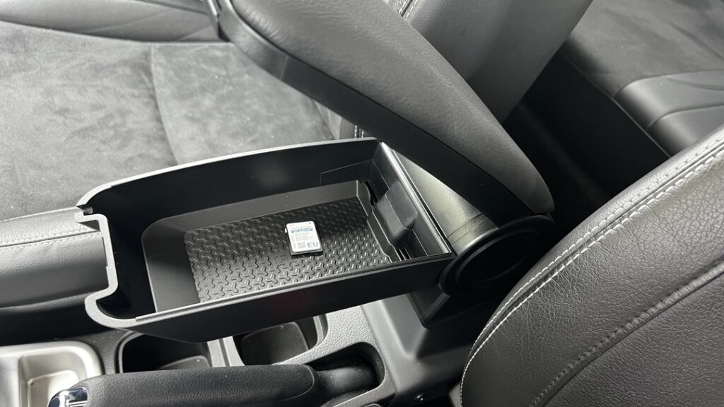 rati ARMSTER S ARMREST Compatibile con Toyota Yaris 2011