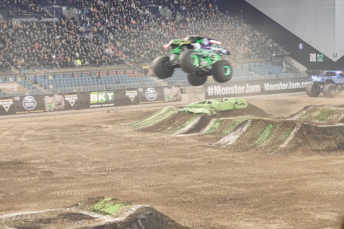 Monster Jam 2022 Grave Digger Sprong