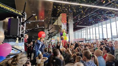 LEGO World Opening door Aaron en Quinn