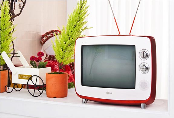 LG Retro Classic TV