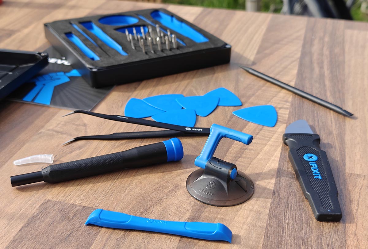 iFixit Essential Electronics Toolkit uitgepakt