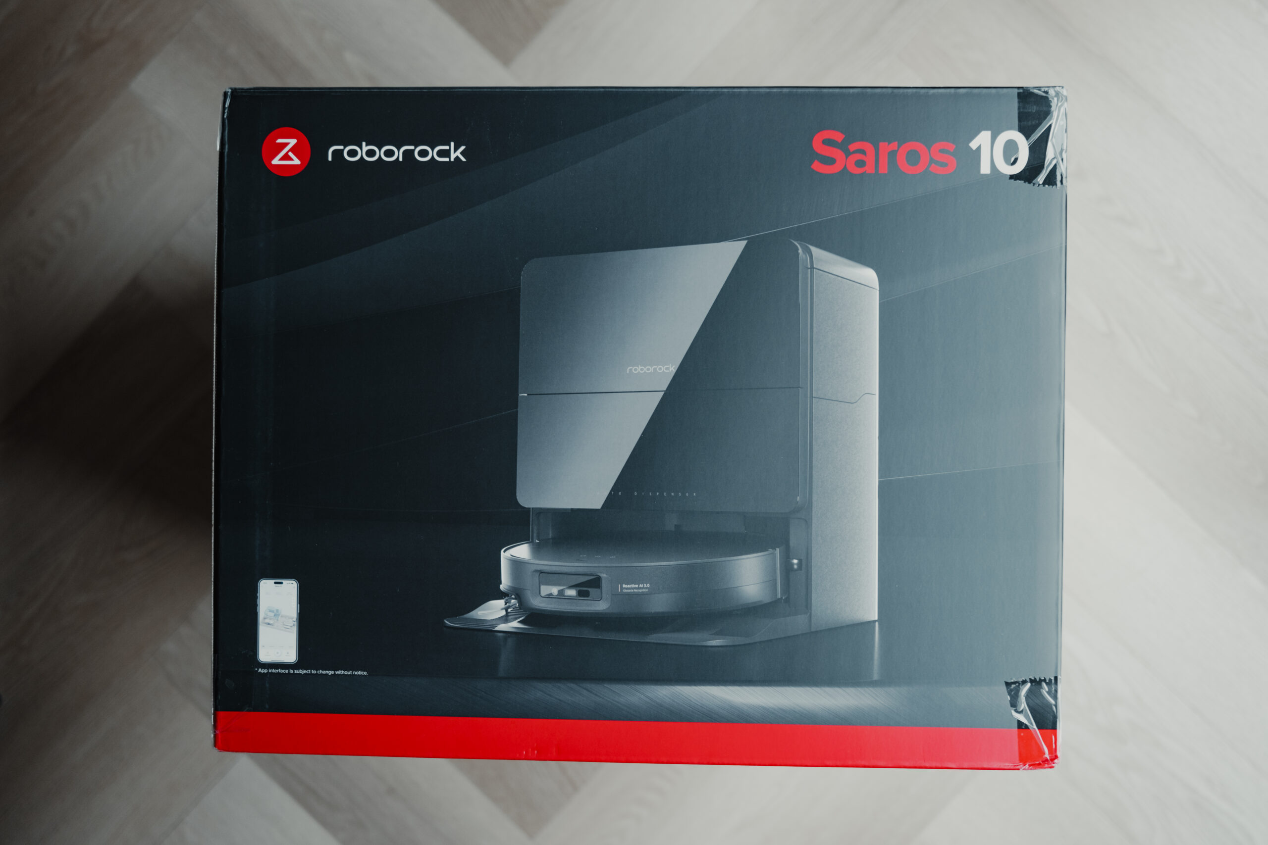 De Roborock Saros 10 reinigt nauwkeurig langs plinten met de edge mop.