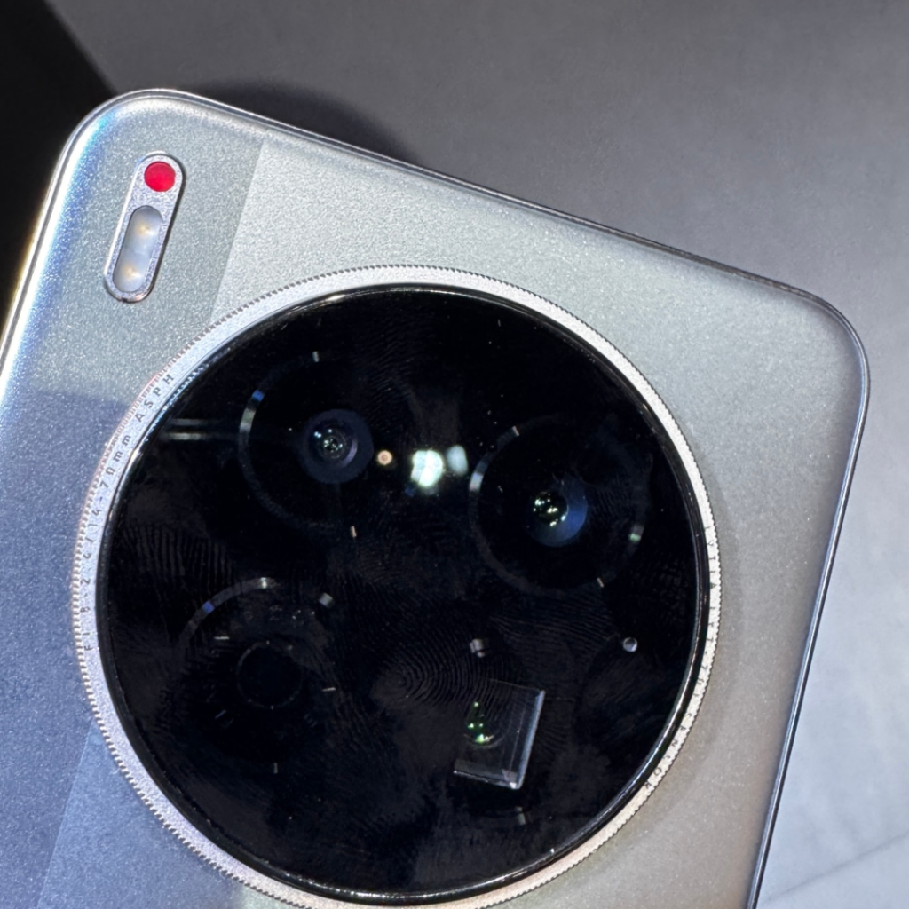 mwc2025 camera smartphones albert zeeman gadgetgear0001