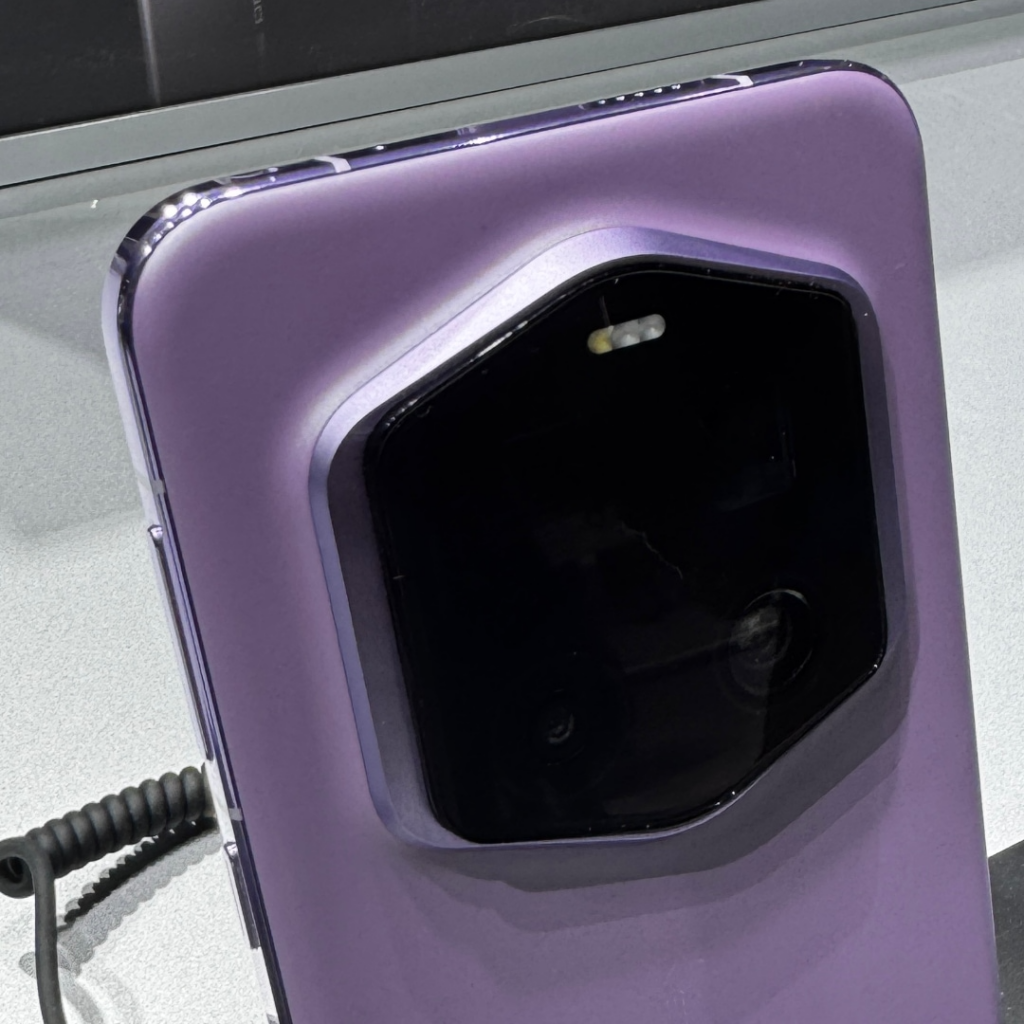 mwc2025 camera smartphones albert zeeman gadgetgear0013