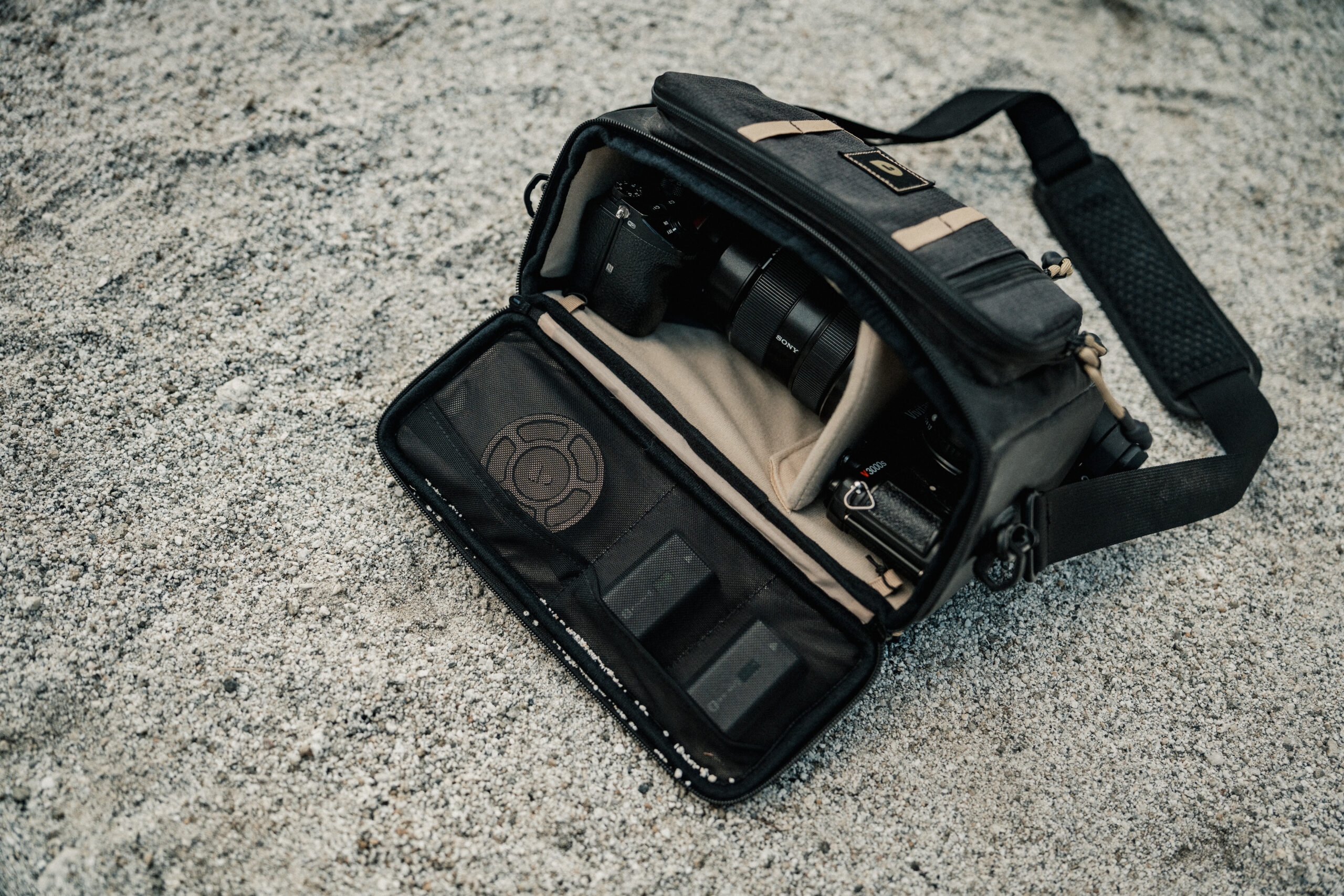 polarpro roadrunner 6l shoulder bag