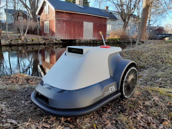 Eufy E15 robotmaaier in tuinomgeving