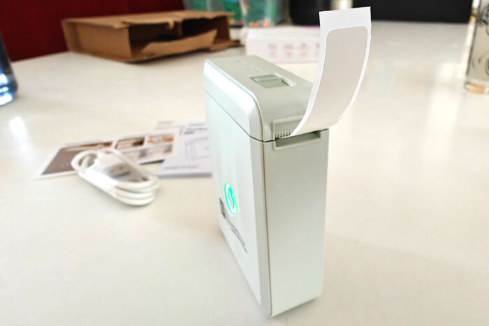 Niimbot D110M aan het printen