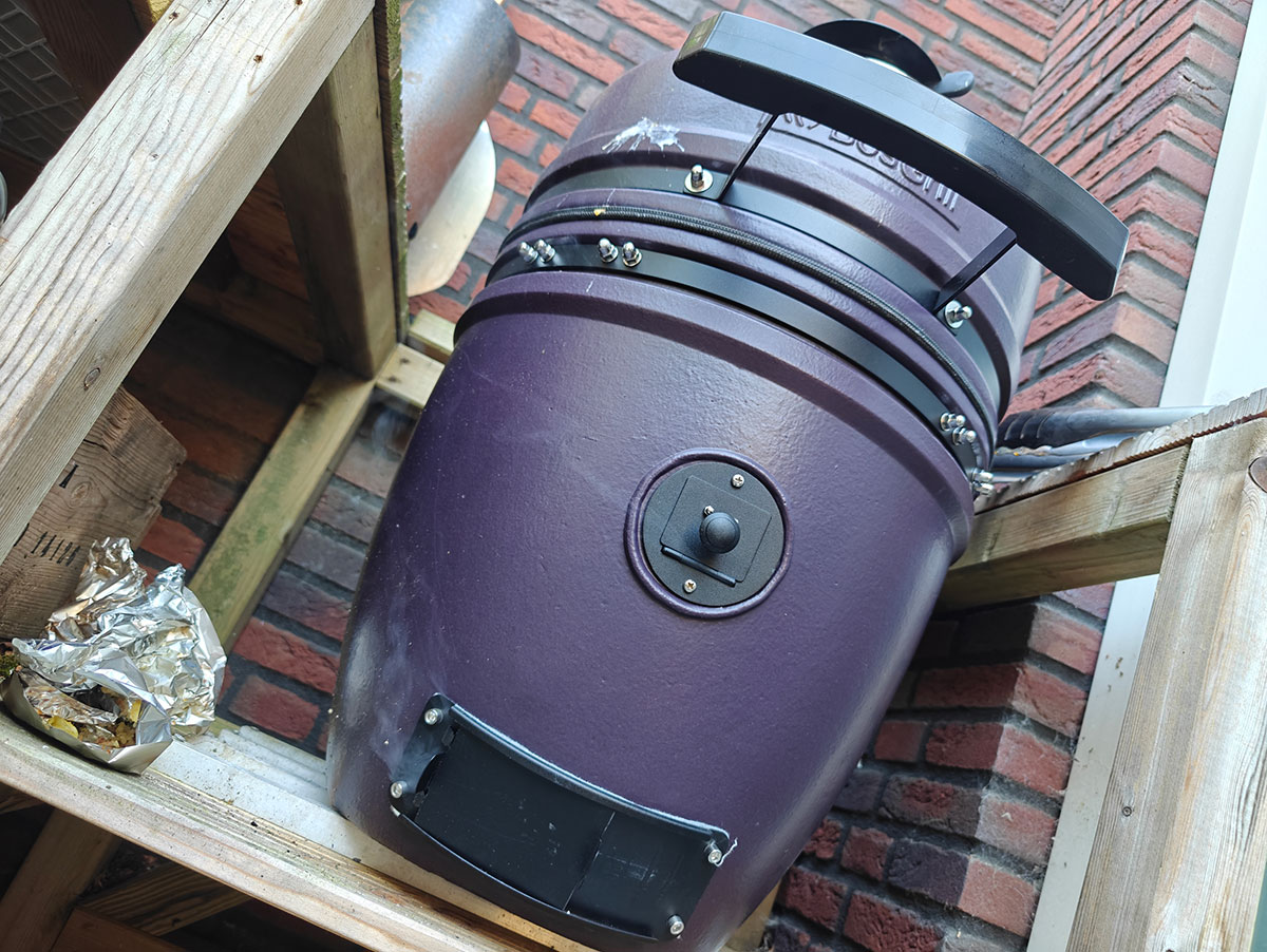 Bosgrill kamado in aubergine kleur