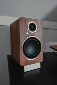 Argon Audio Fenris A5 actieve luidsprekers in walnootafwerking