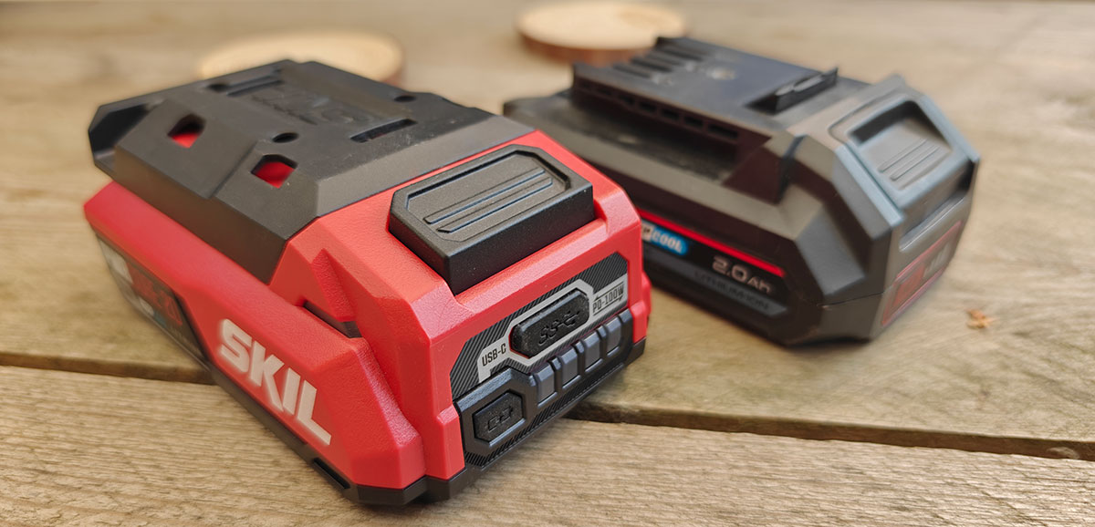 Skil PWRCORE20 batterij en Energy Platform batterij van opzij