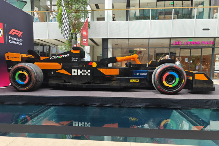 LEGO McLaren F1 van opzij