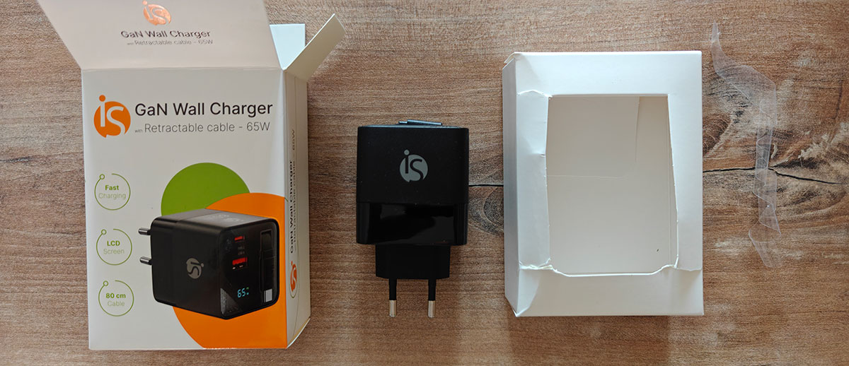 iS GaN Wall Charger Uitgepakt