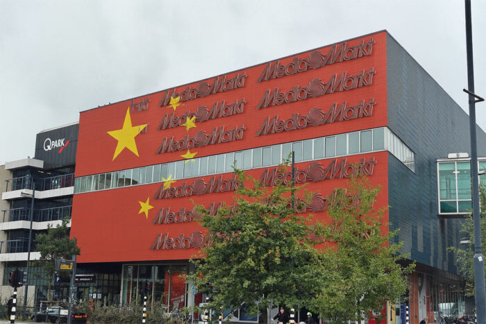 mediamarkt met chinese vlag door ai