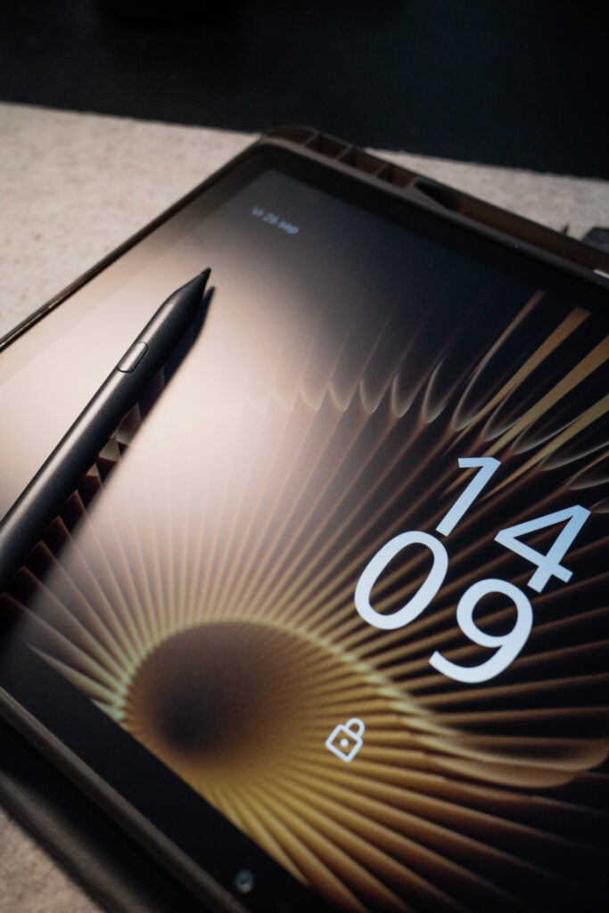 Huion Kamvas Slate 11 tekentablet in gebruik