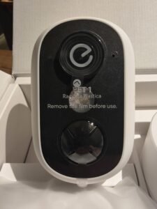 eufyCam C35 set met HomeBase Mini en camera’s tijdens unboxing