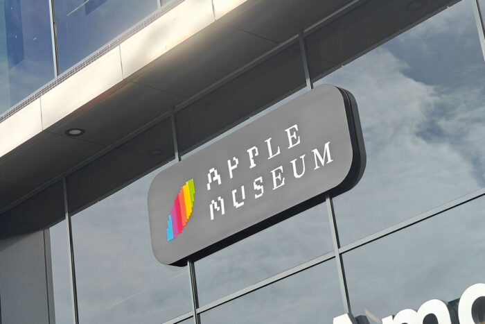 apple museum bord buiten
