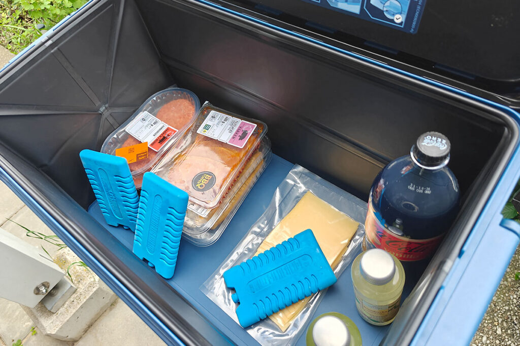 coleman snap 'n go 55qt inklapbare koelbox in gebruik