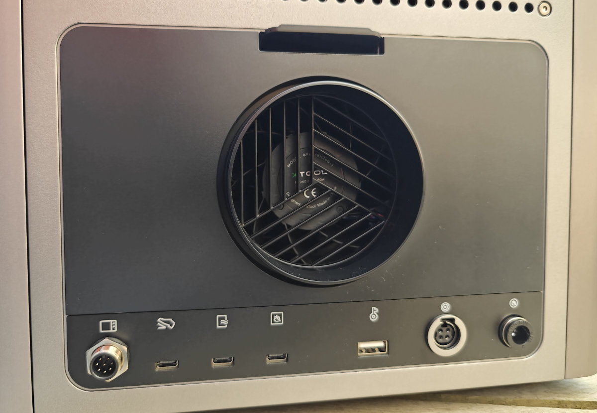 xTool F2 Ultra Aansluitingen