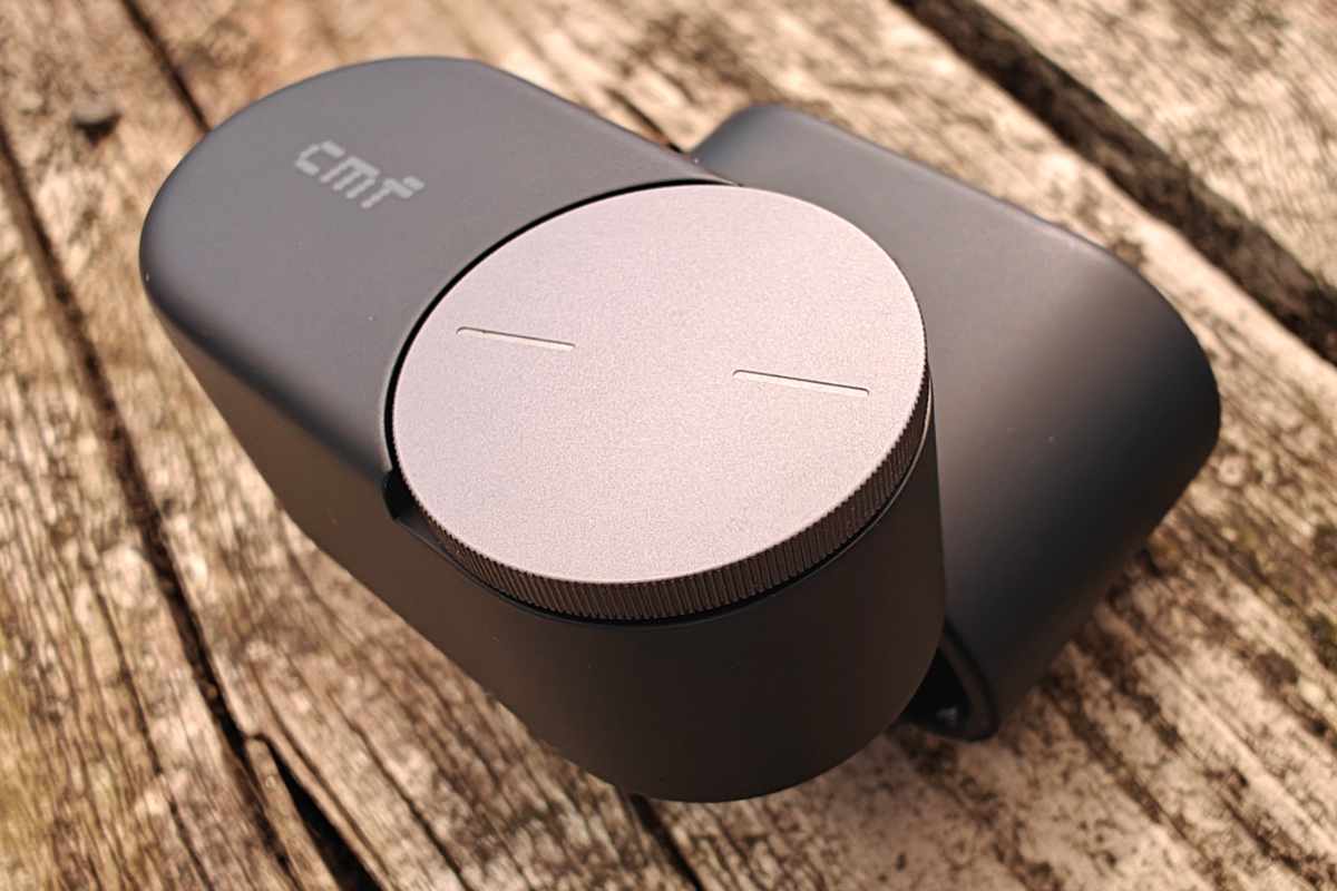CMF Clip Pro Charging Case met clickwheel